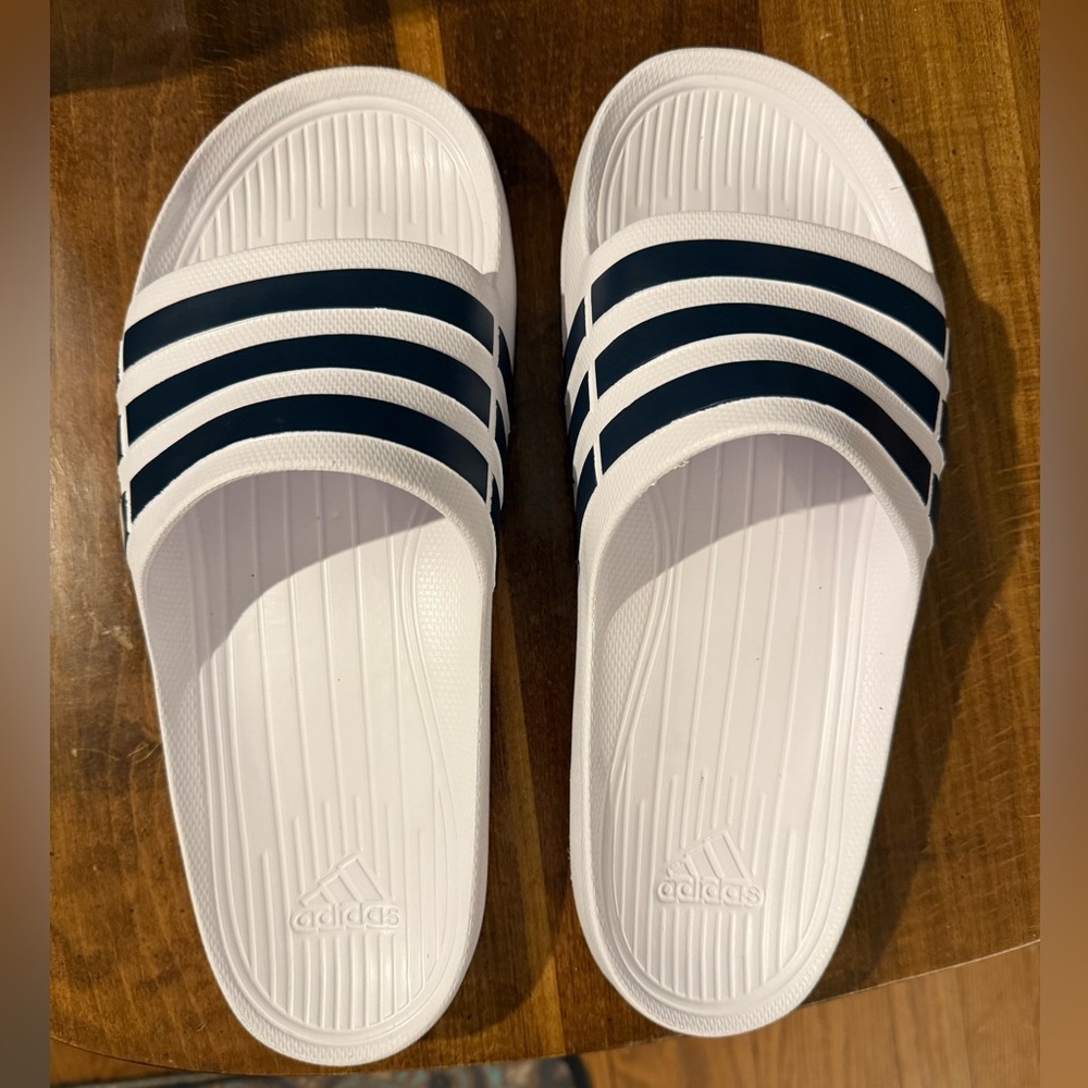 Men's Adidas Slides Sandals Size 10 Look Brand new White & Blue